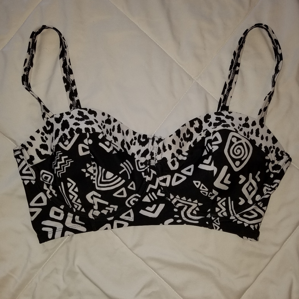 Forever 21 abstract aztec print bikini top Size XL